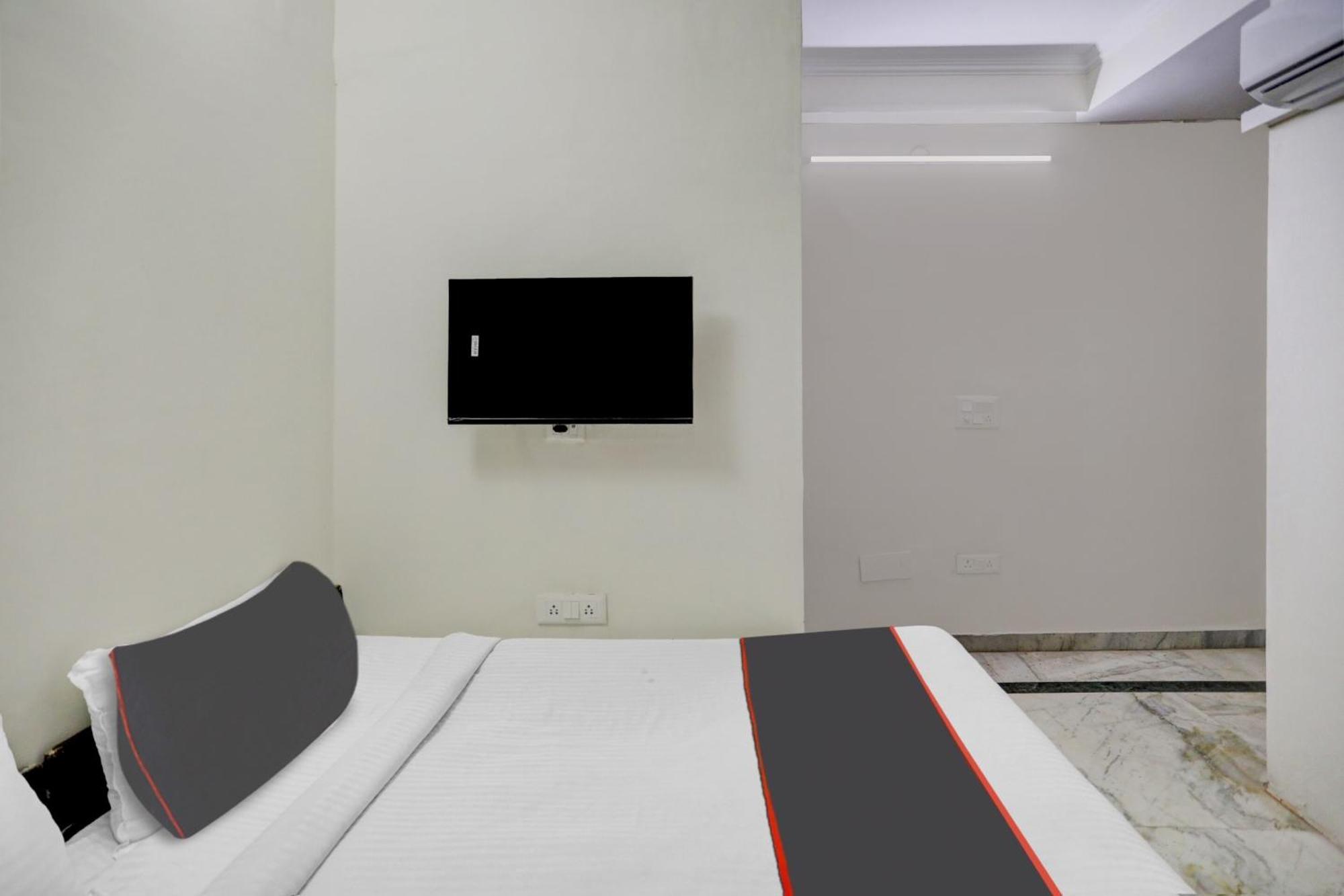 Capital O Uk House Residency Otel Gurgaon Dış mekan fotoğraf